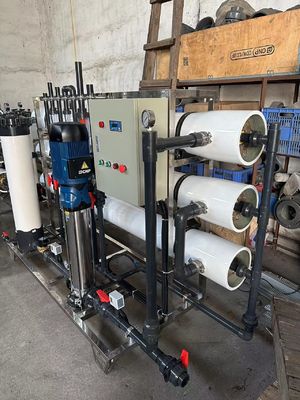 Goede prijs 6000LPH commercieel RO-systeem voor het filteren van boorgatenwater online