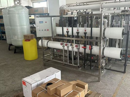 Goede prijs 5000 ppm roestvrij staal / PVC commercieel omgekeerd osmose systeem voor gemeentelijk of putwater online
