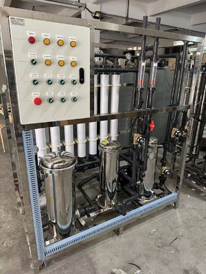 Goede prijs Duurzaam ultrafiltratiesysteem met ultrafiltratietechnologie en roestvrijstalen bedieningspaneel 240 kg aangepaste spanning online
