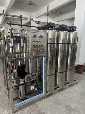 Goede prijs 380V/50Hz stroomvoorziening Commercieel RO-systeem Perfect voor gemeentelijk of bronwater online